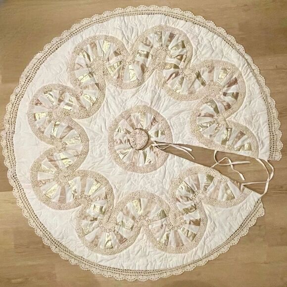 Vintage Quilted Lame Patch Crochet Trim Round Spilt Tie Tree Skirt Handmade - Picture 4 of 16